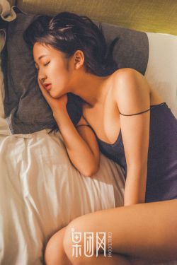 捧着莹莹的腿疯狂输出视频